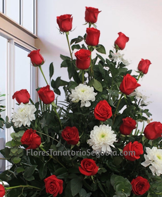 Centro funerario rosas rojas y margaritas blancas