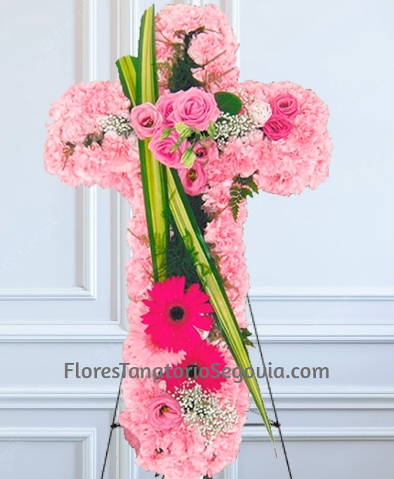 Cruz de flores funerarias rosas